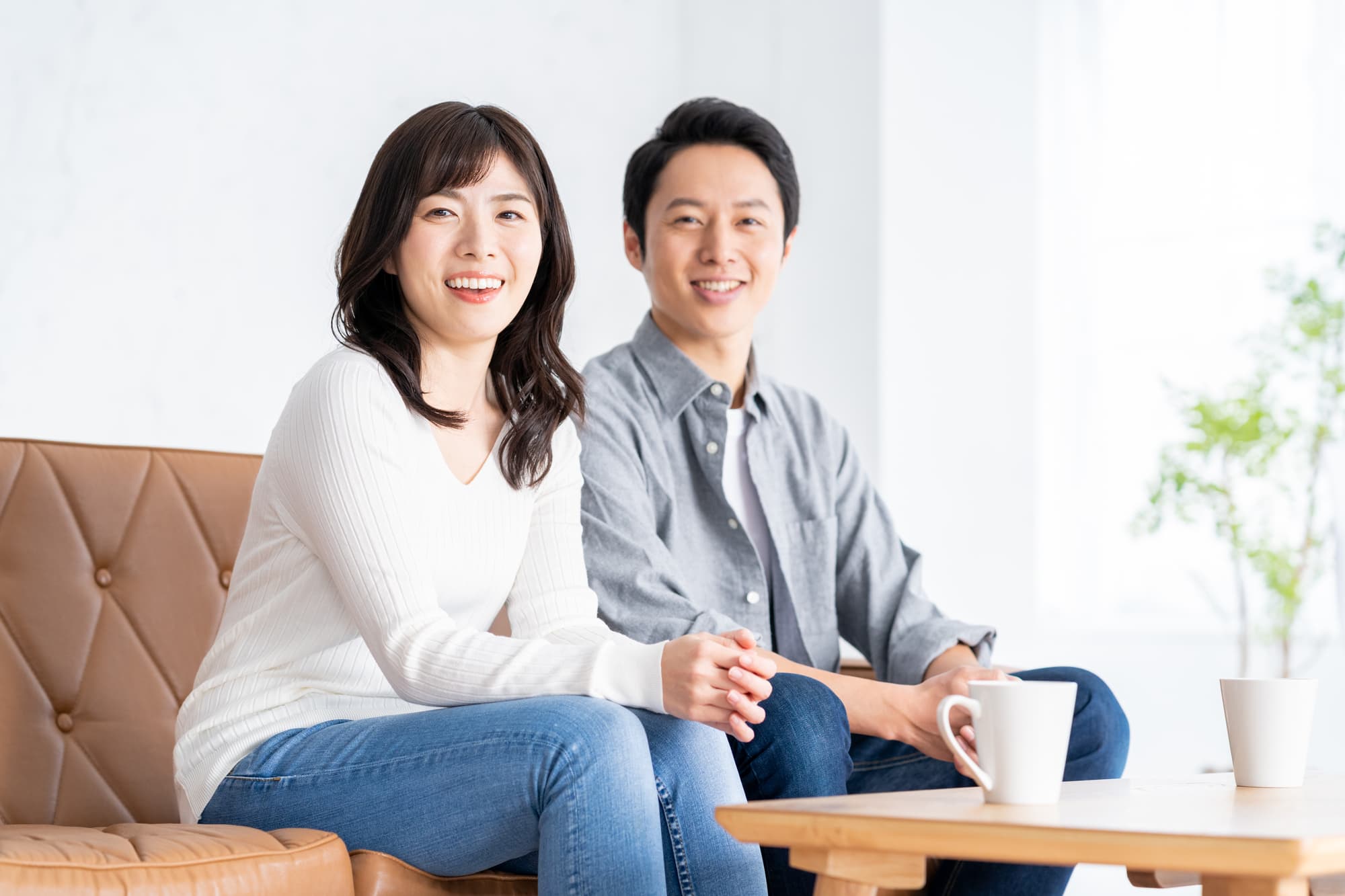 インプラント治療で快適な生活を送る男女