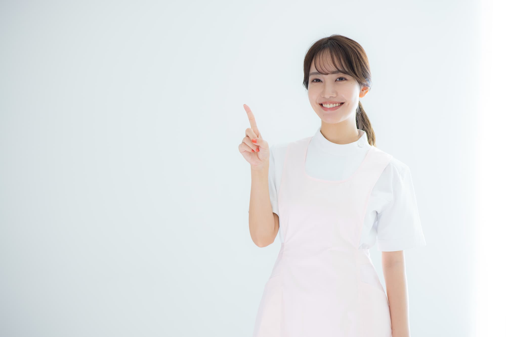 自費診療の入れ歯の種類を紹介する歯科衛生士