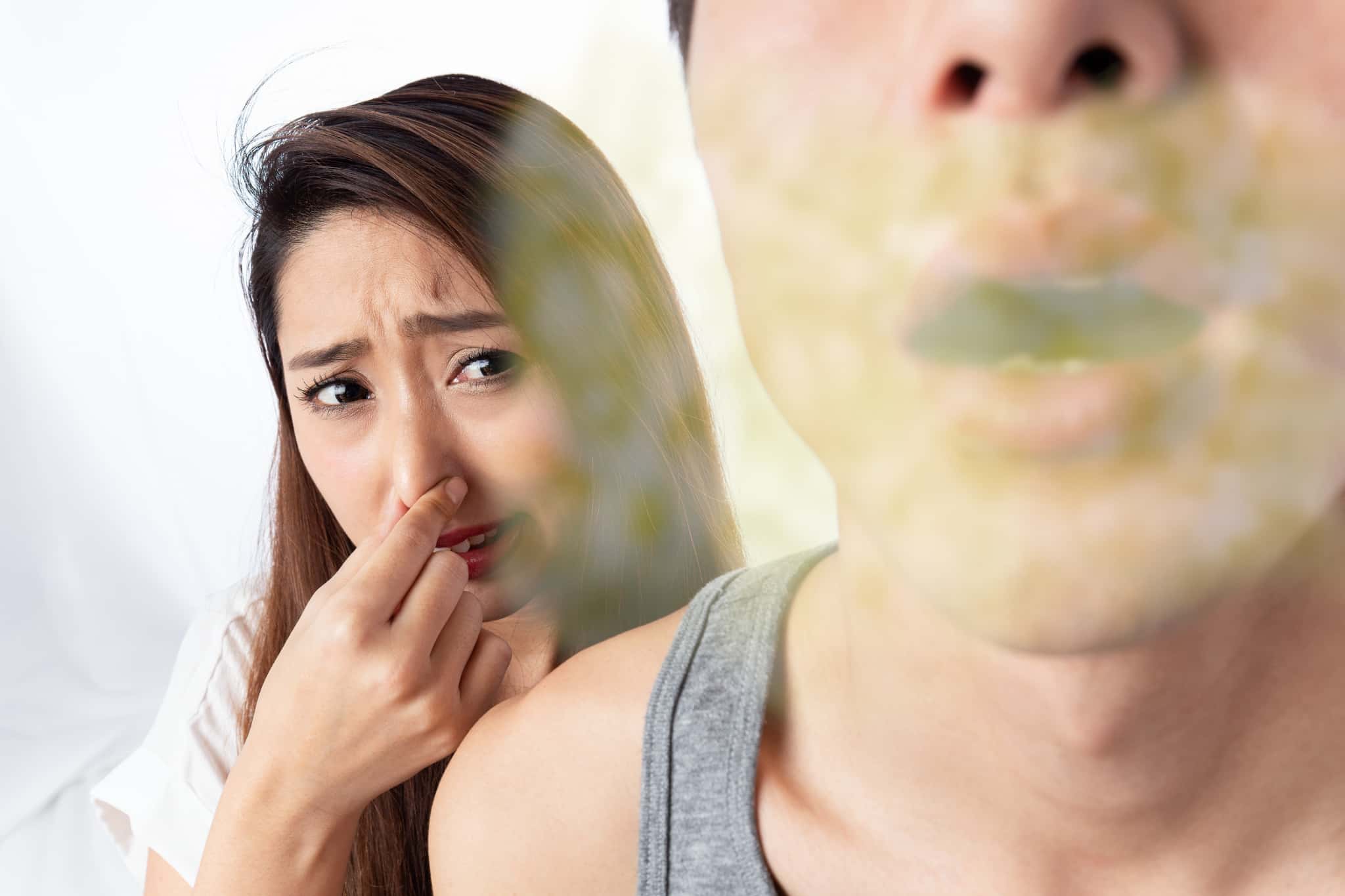 インプラント治療後に口臭がするようになった男性