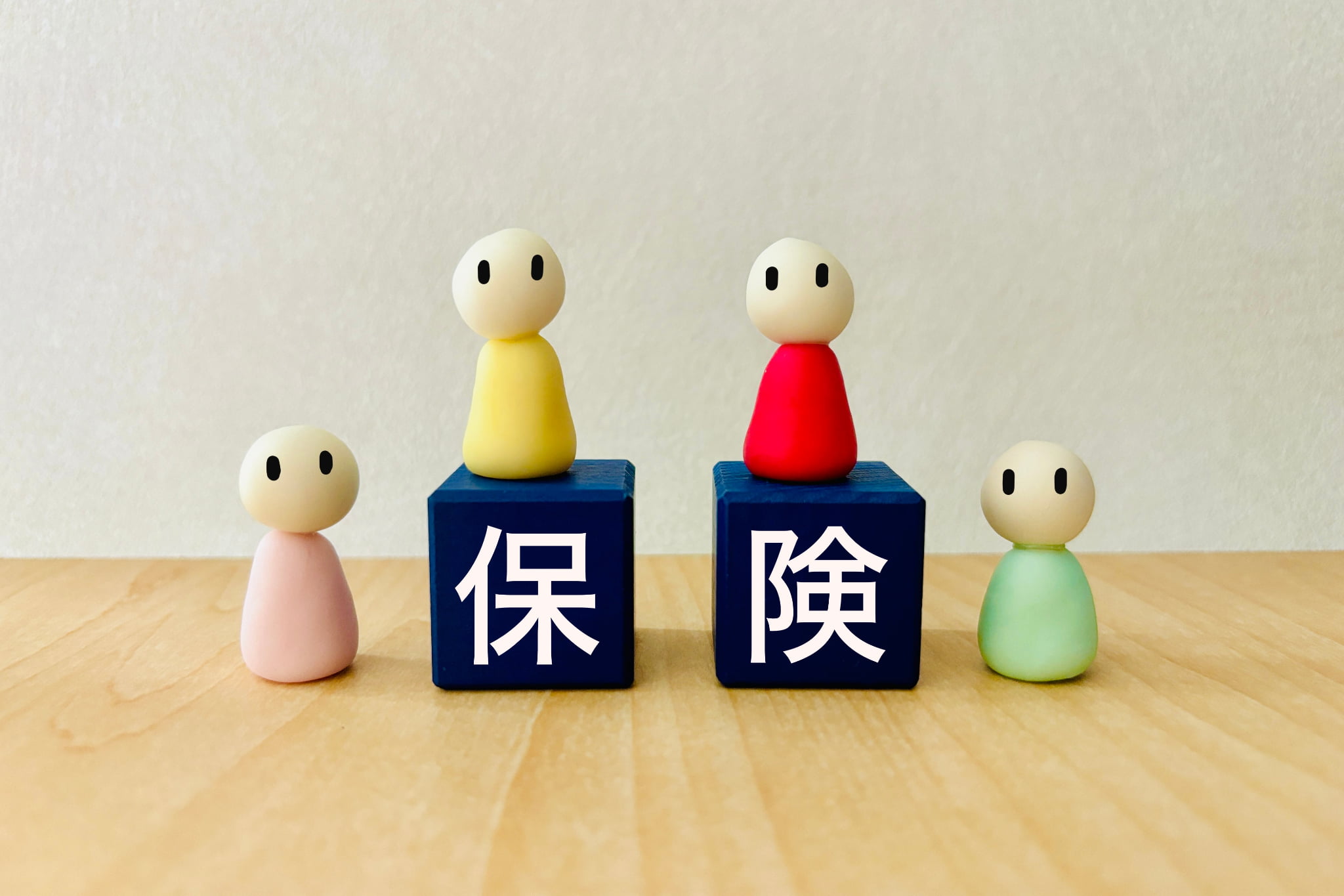 保険適用でつくる前歯の入れ歯について説明するイメージ