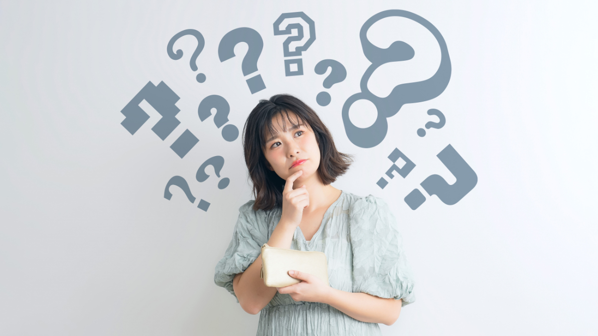 自費の入れ歯の寿命は何年かを考える女性