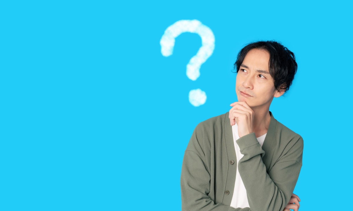 歯周病は歯みがきでなおせるのか考える男性